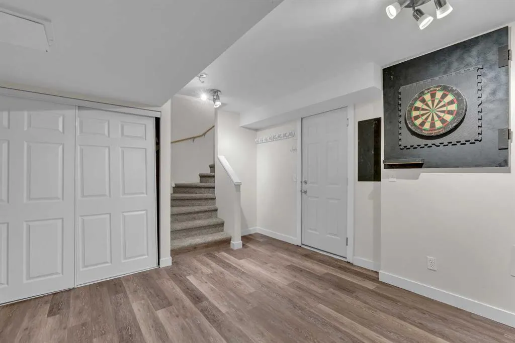 60 Tuscany Court NW