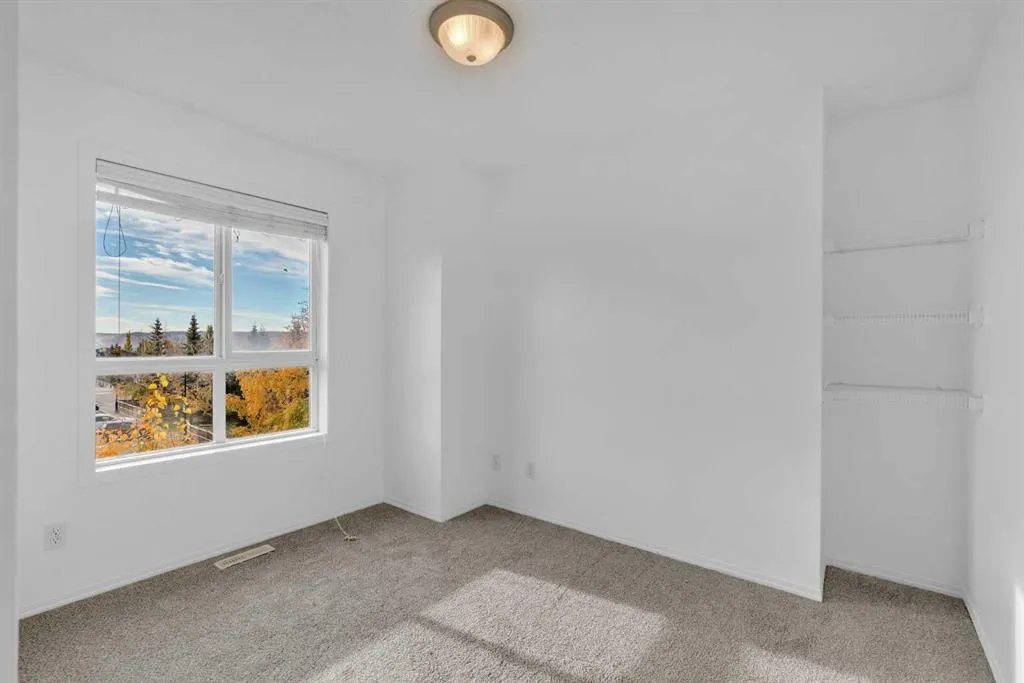 60 Tuscany Court NW
