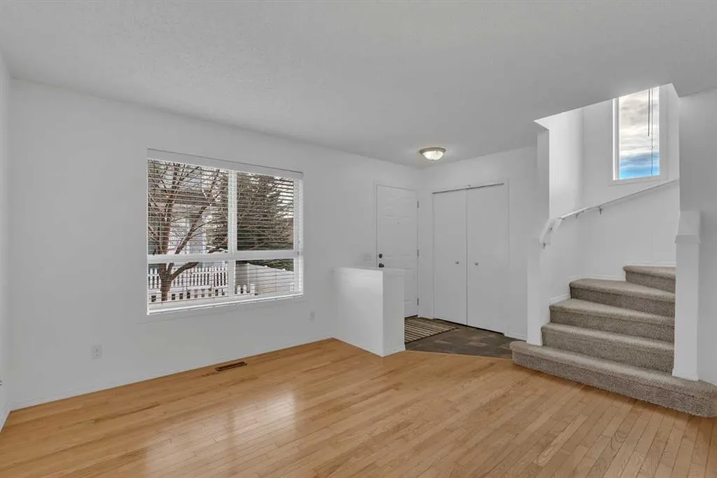 60 Tuscany Court NW