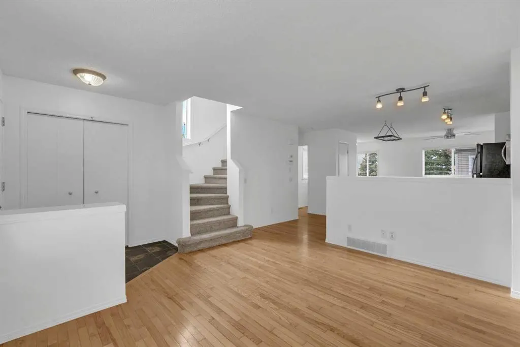 60 Tuscany Court NW