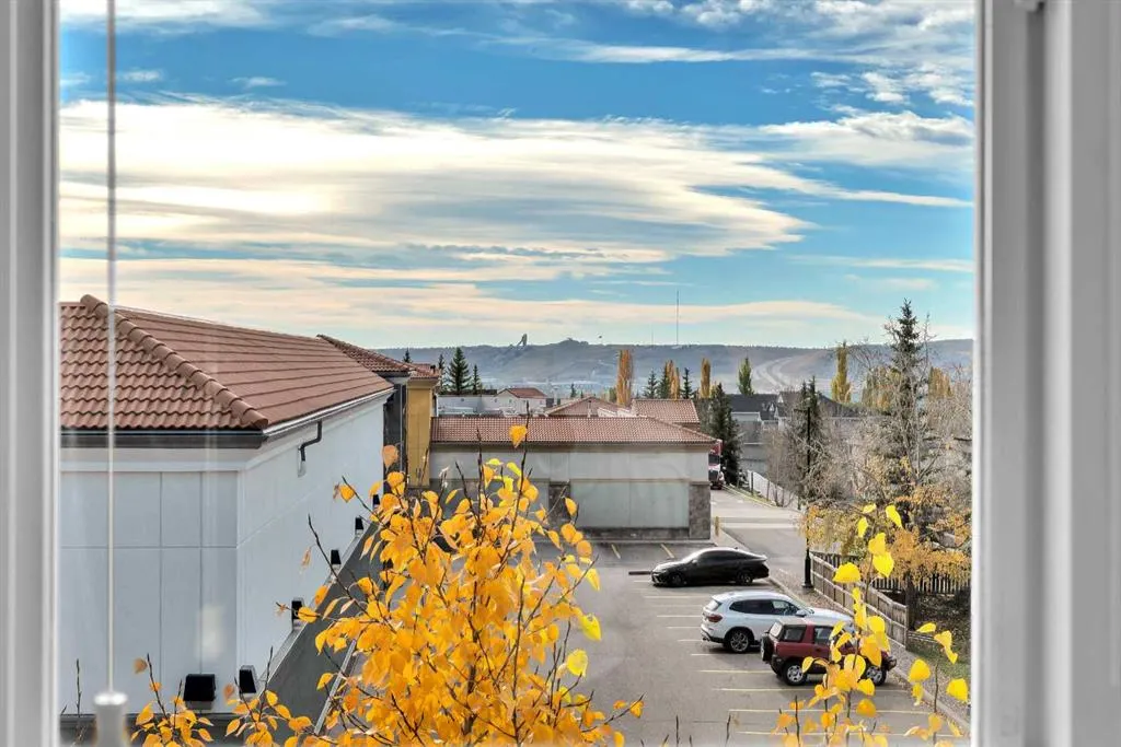 60 Tuscany Court NW