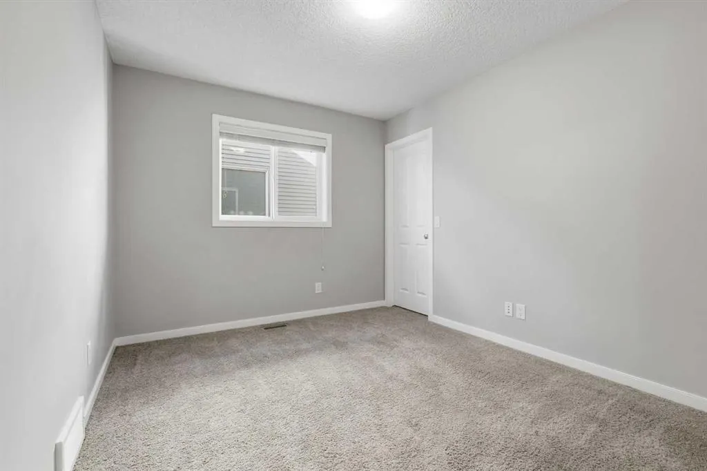 252 Walden Heights SE
