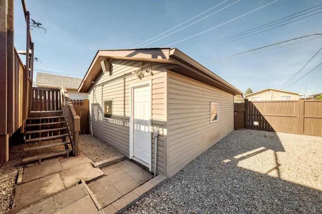235 Margate Close NE