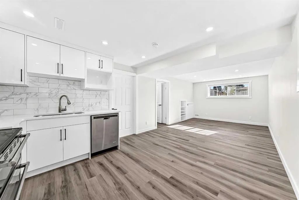 235 Margate Close NE