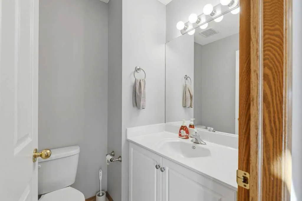 128 Douglas Ridge Close SE