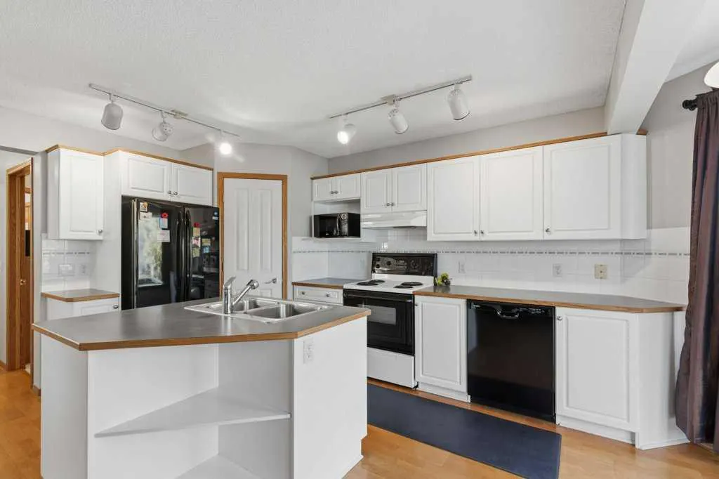 128 Douglas Ridge Close SE