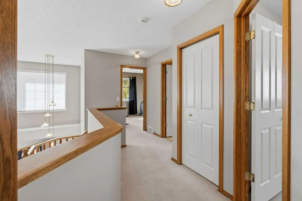 128 Douglas Ridge Close SE