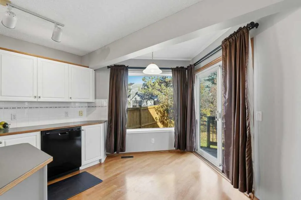 128 Douglas Ridge Close SE