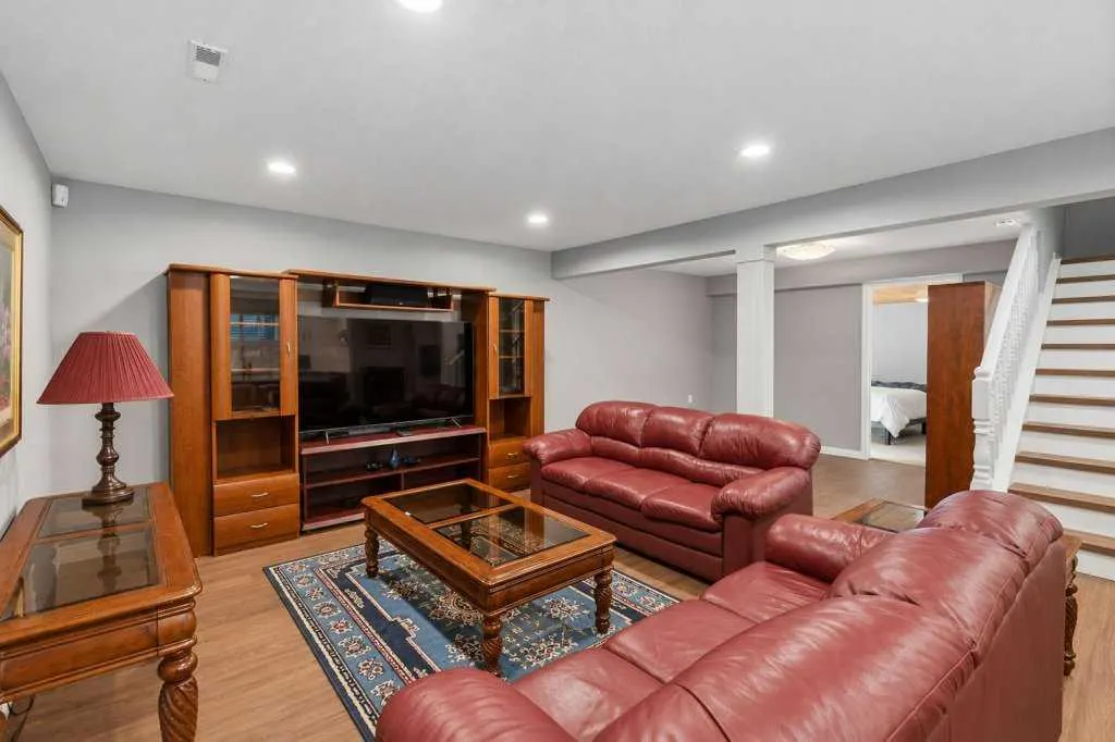 128 Douglas Ridge Close SE