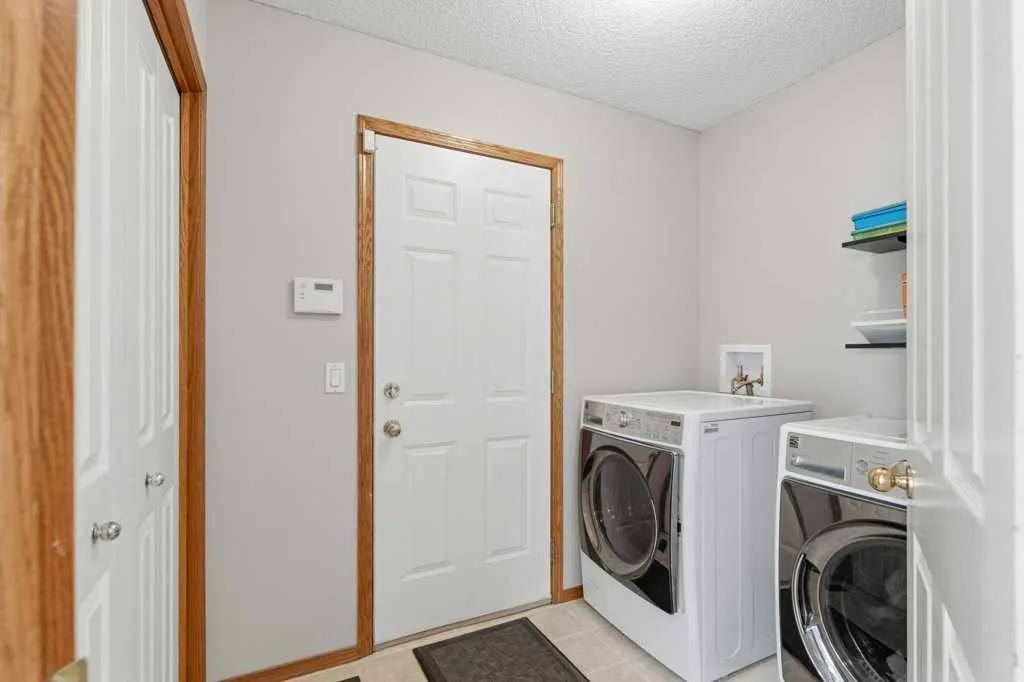 128 Douglas Ridge Close SE
