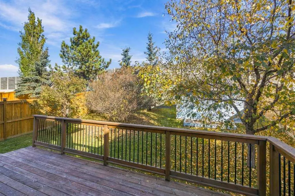 128 Douglas Ridge Close SE
