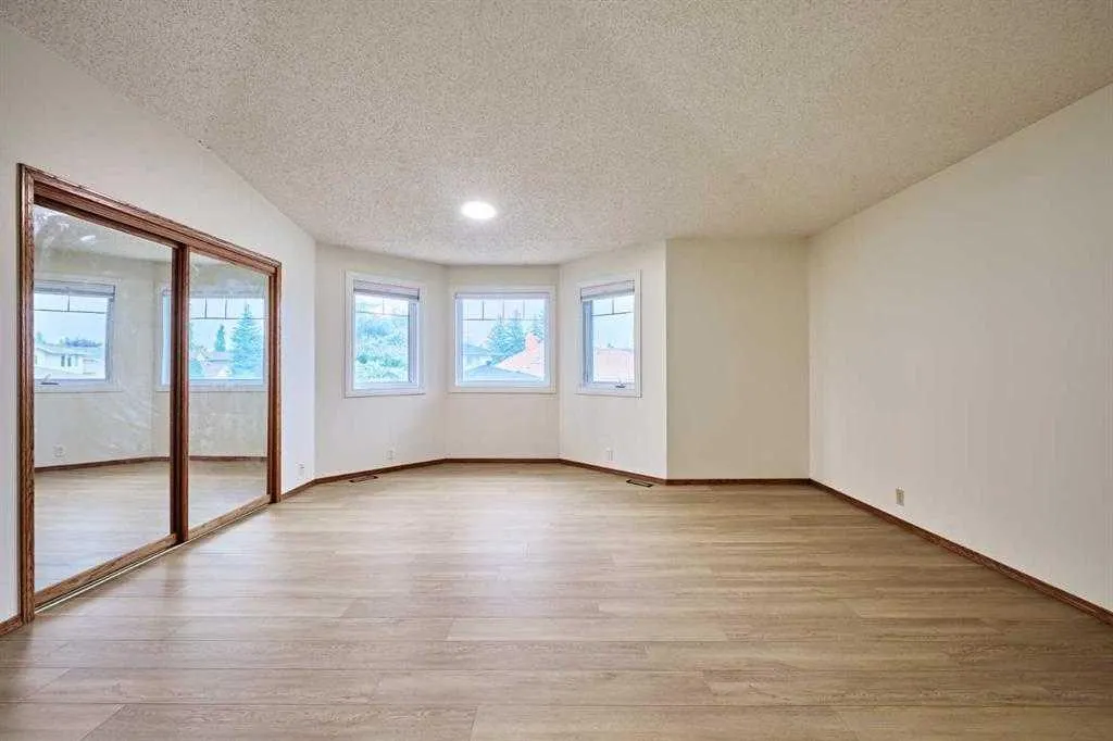 7 Suncastle Crescent SE