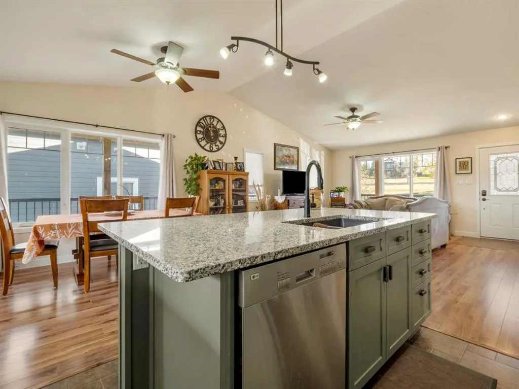 462 Sunset Drive