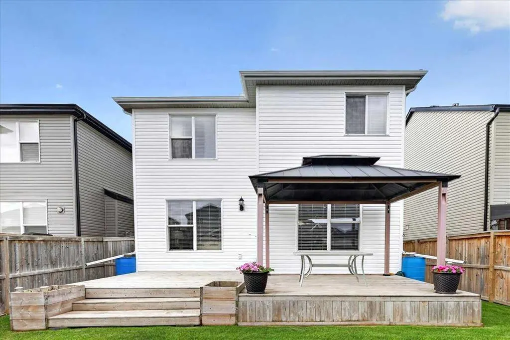 18 Copperstone Drive SE