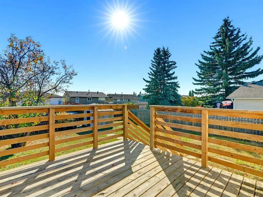 215 Rundlecairn Road NE