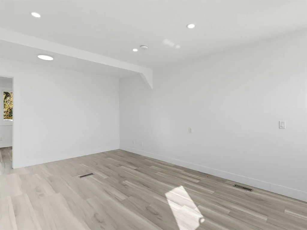 215 Rundlecairn Road NE