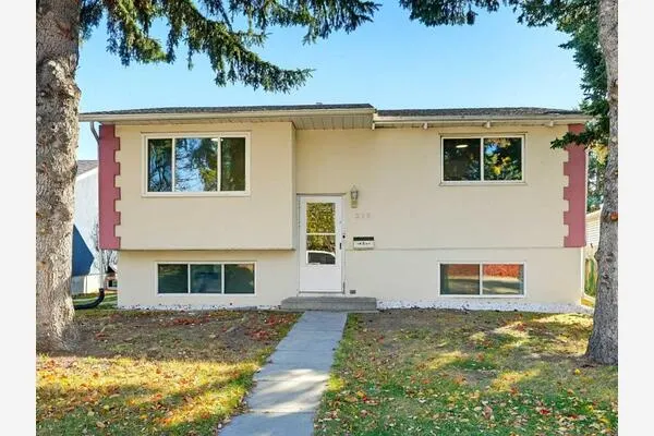 215 Rundlecairn Road NE