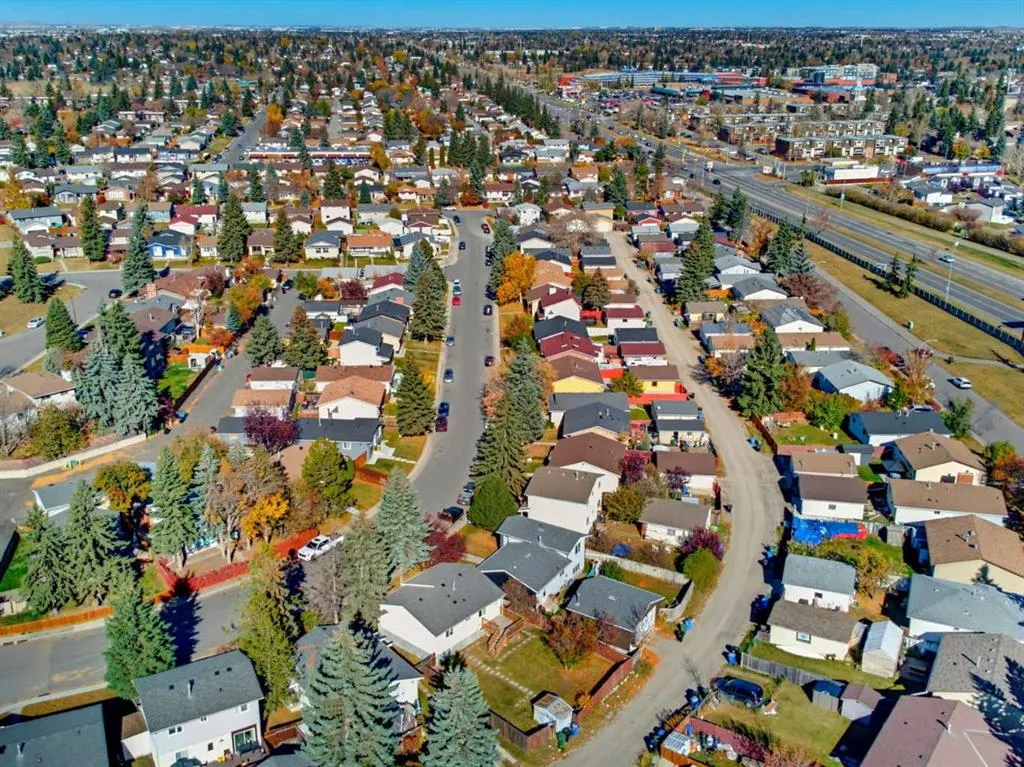 215 Rundlecairn Road NE
