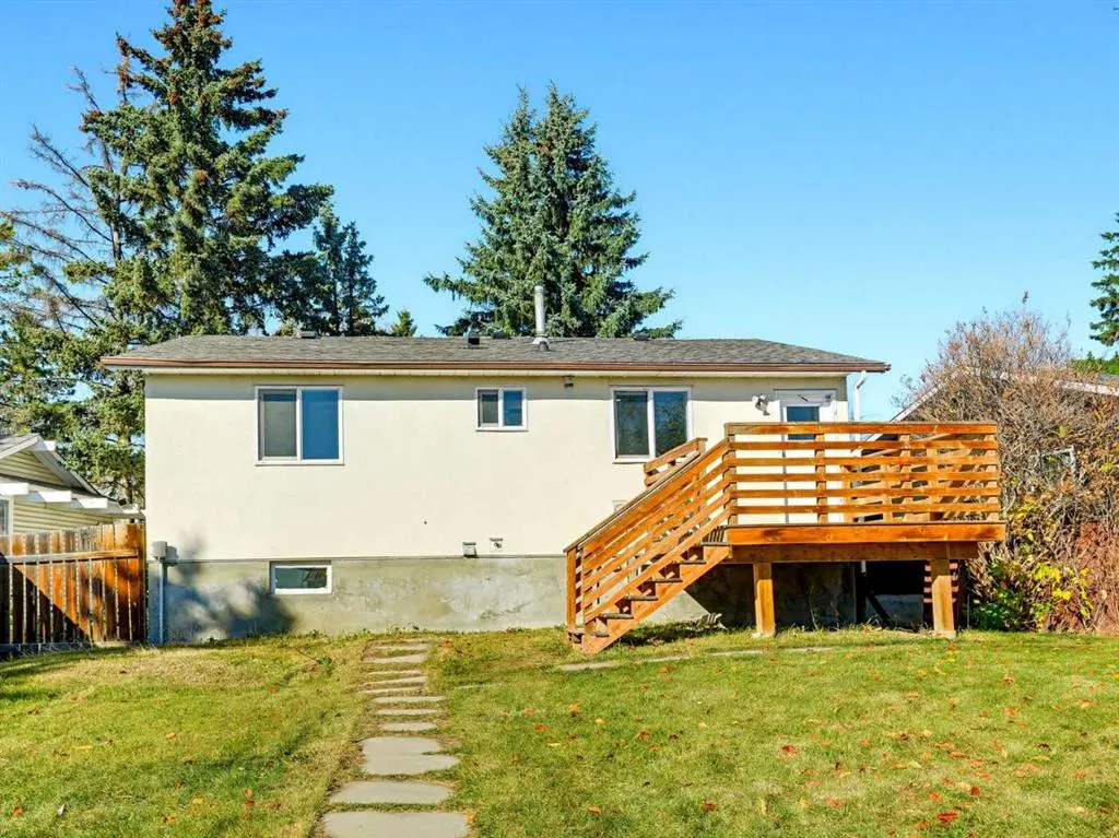 215 Rundlecairn Road NE