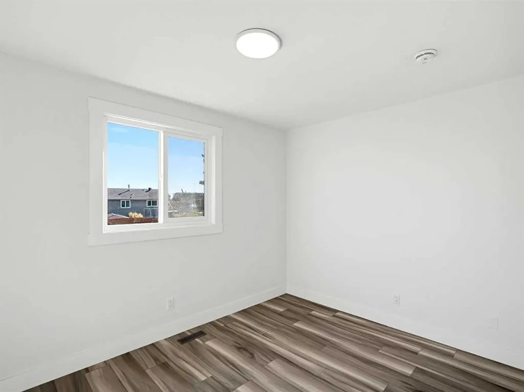 215 Rundlecairn Road NE