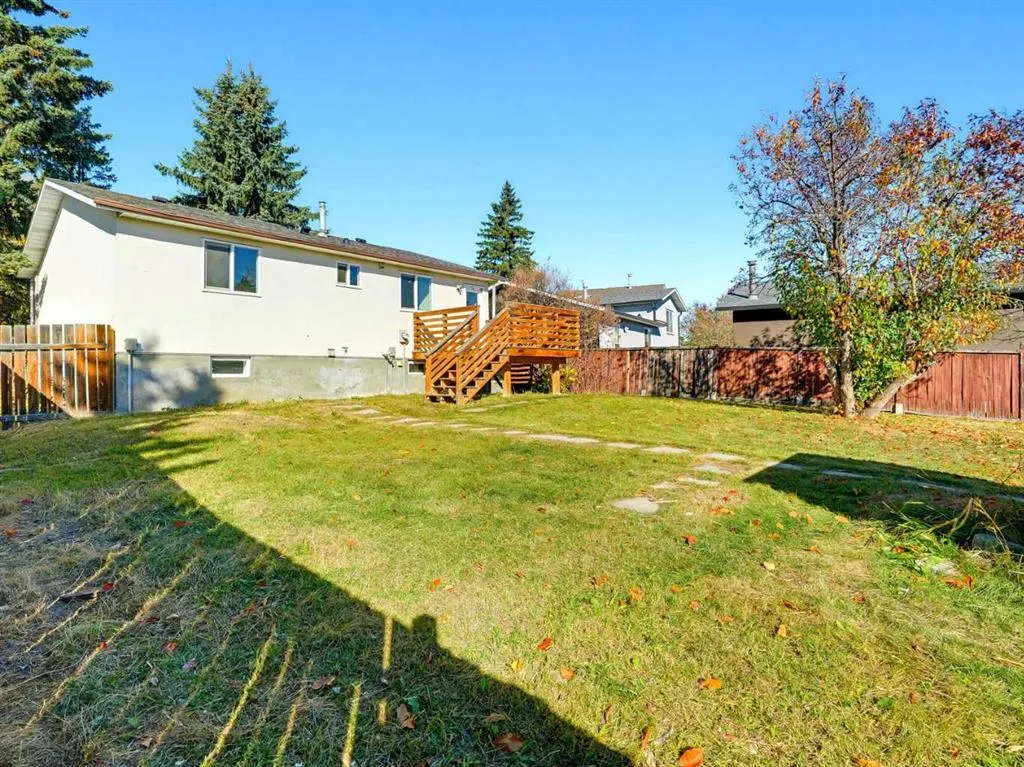 215 Rundlecairn Road NE