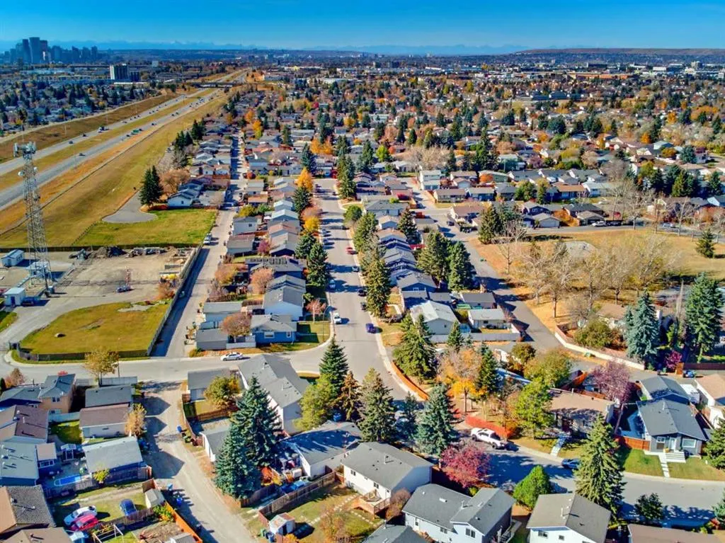 215 Rundlecairn Road NE