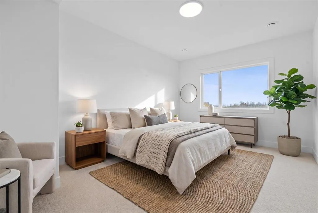 4 Strathmore Lakes Point