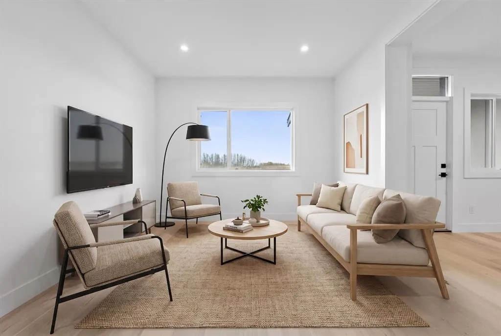 4 Strathmore Lakes Point