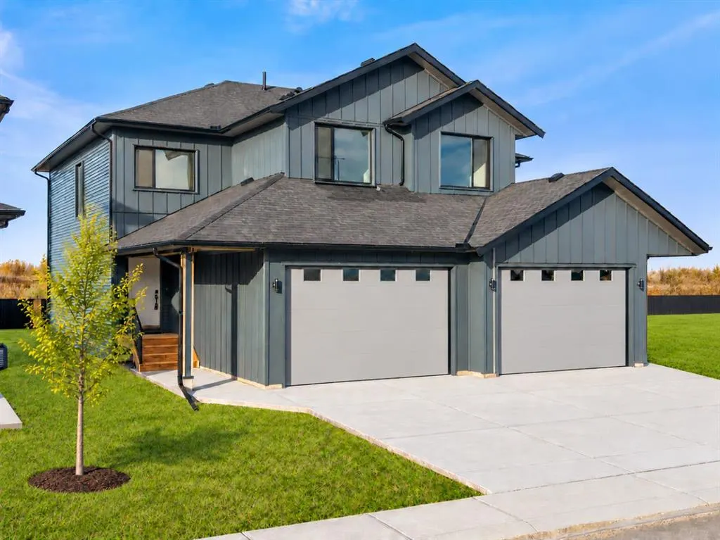 4 Strathmore Lakes Point