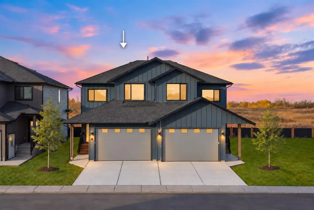 4 Strathmore Lakes Point