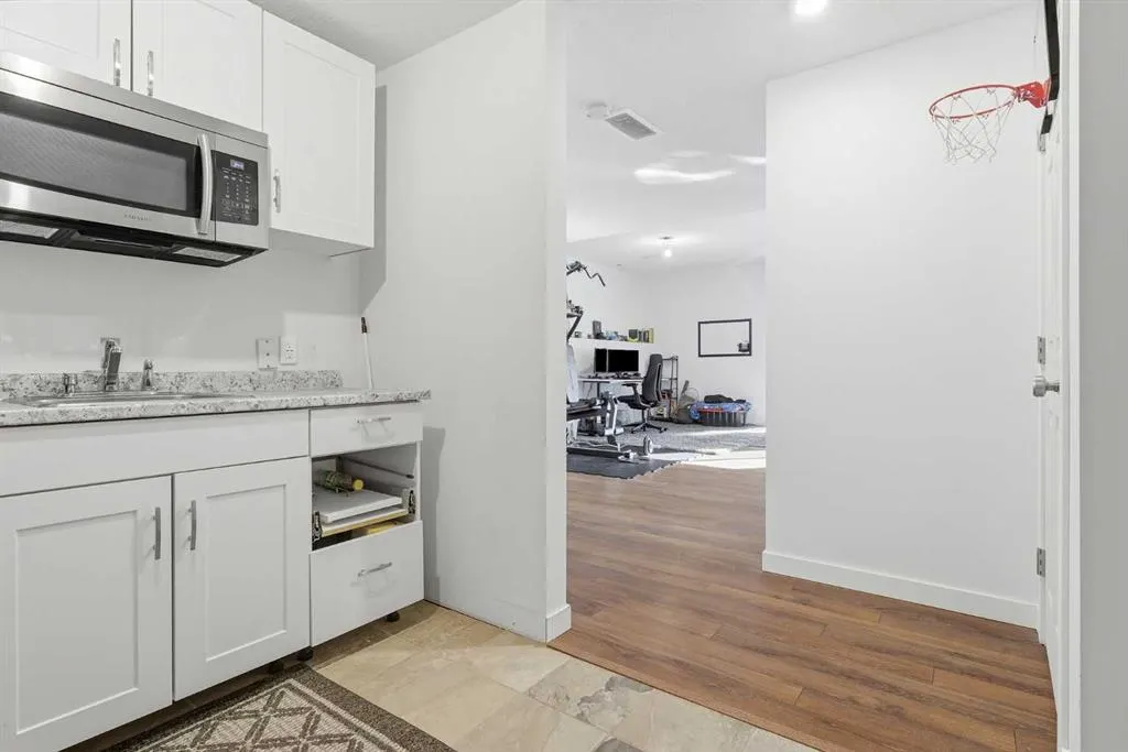 19 Mount Rae Heights