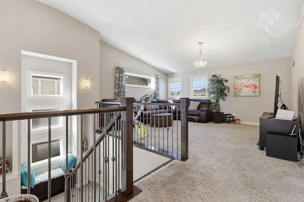 19 Mount Rae Heights