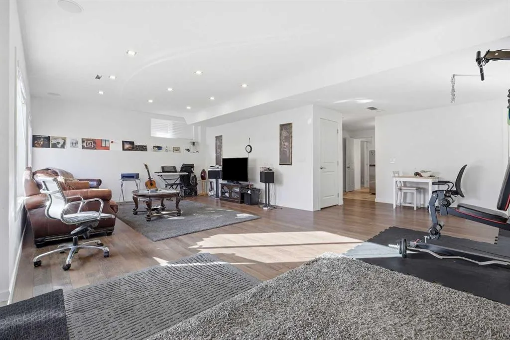 19 Mount Rae Heights