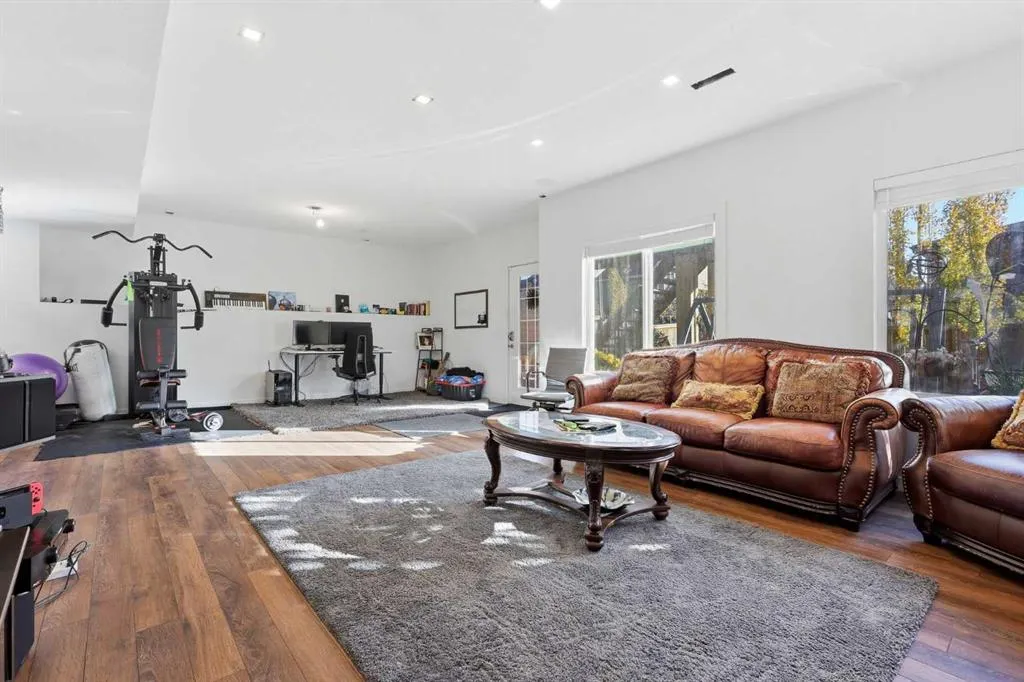 19 Mount Rae Heights