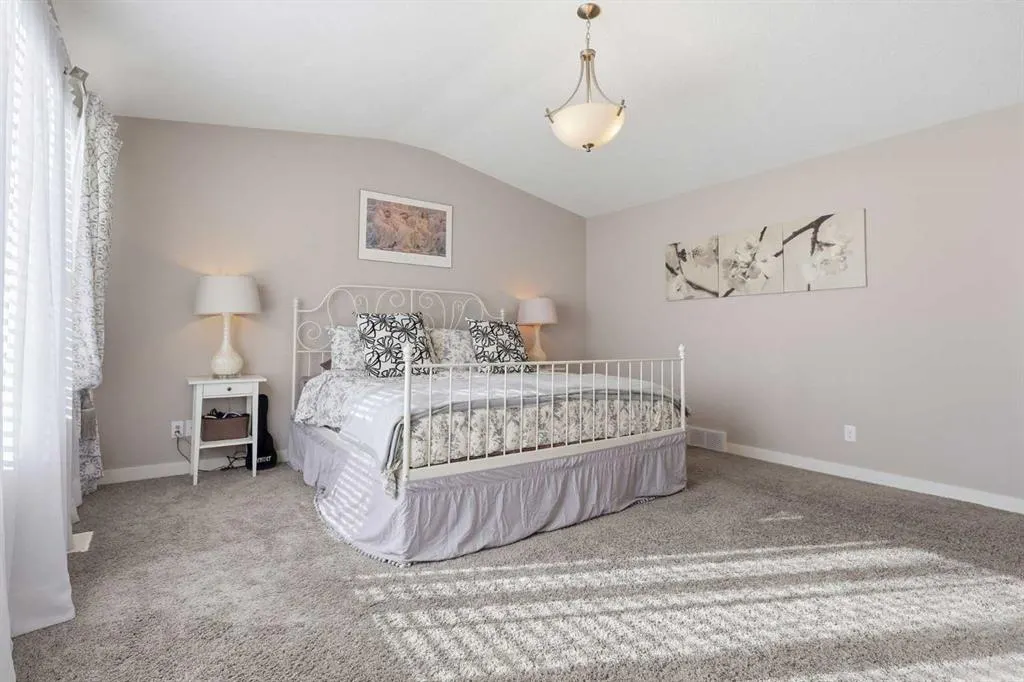19 Mount Rae Heights