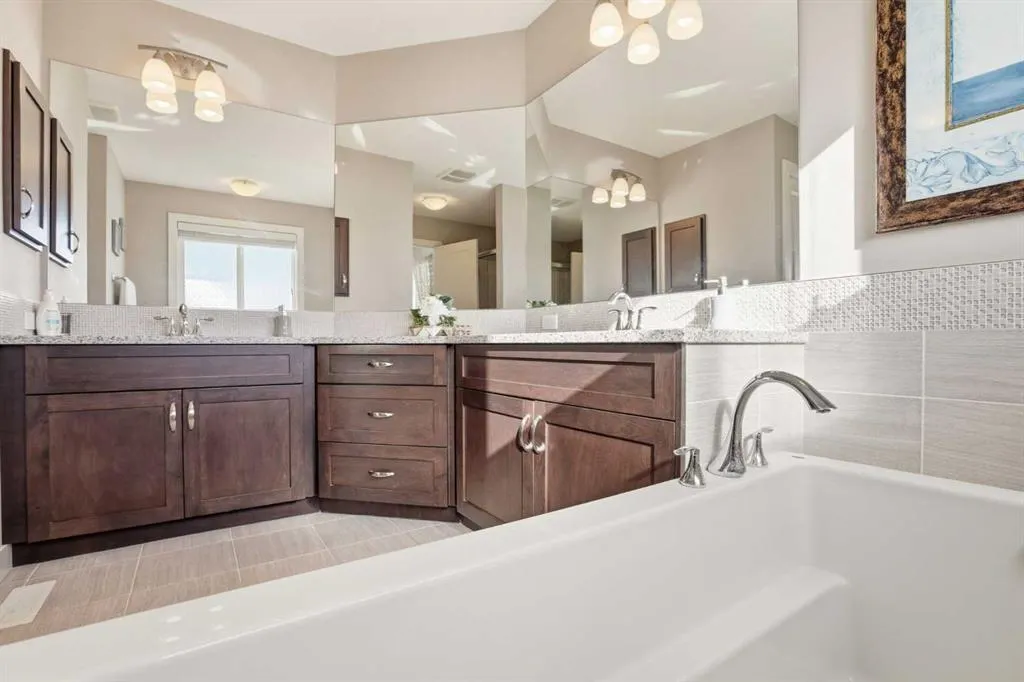 19 Mount Rae Heights