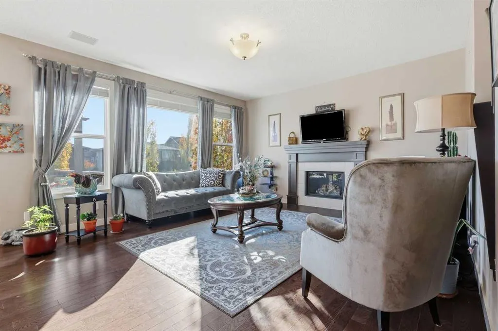 19 Mount Rae Heights