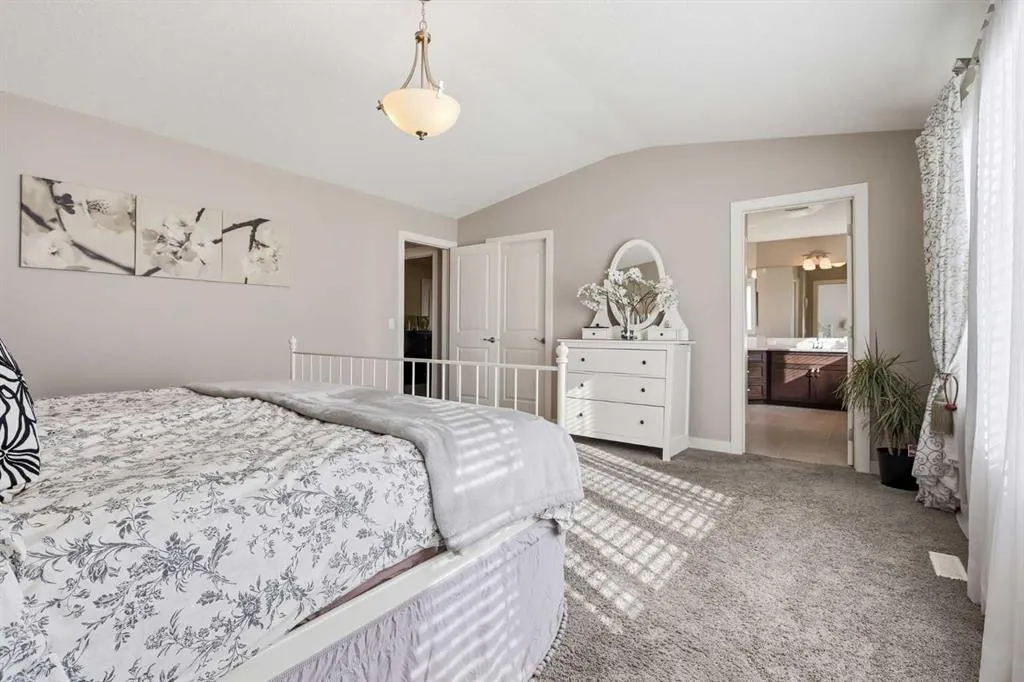 19 Mount Rae Heights