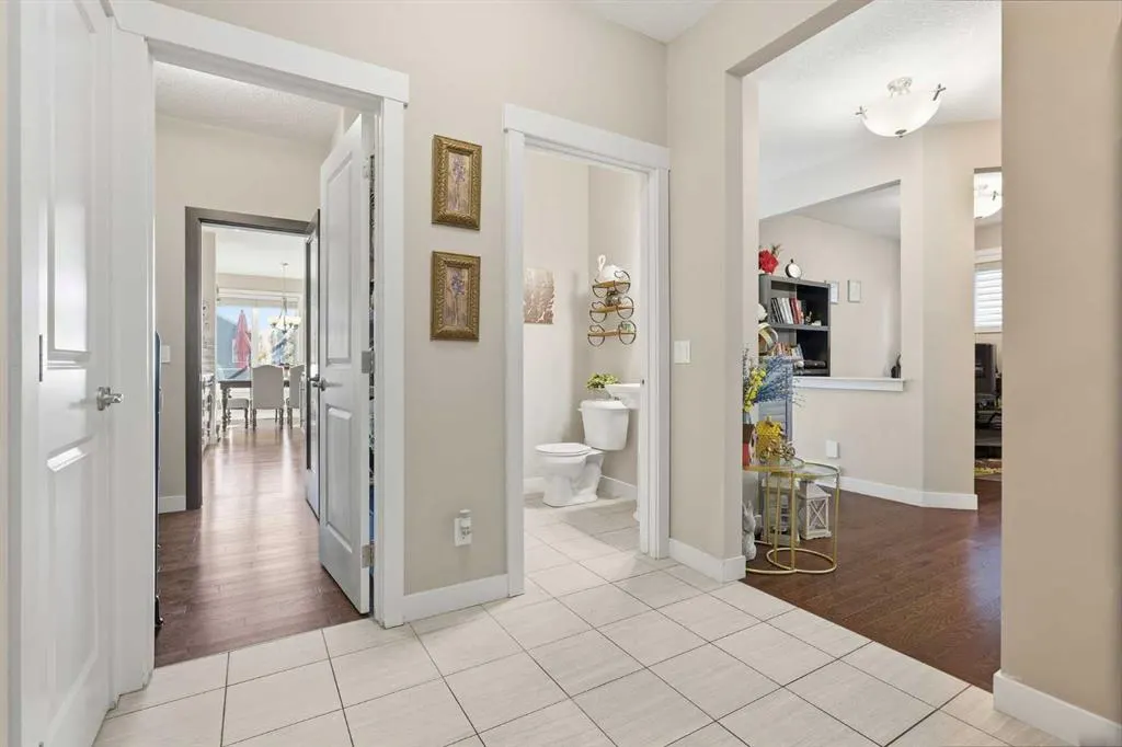 19 Mount Rae Heights
