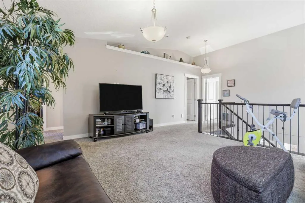 19 Mount Rae Heights