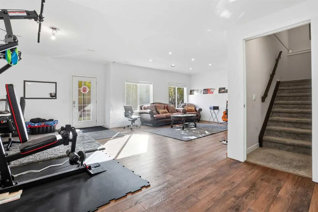 19 Mount Rae Heights
