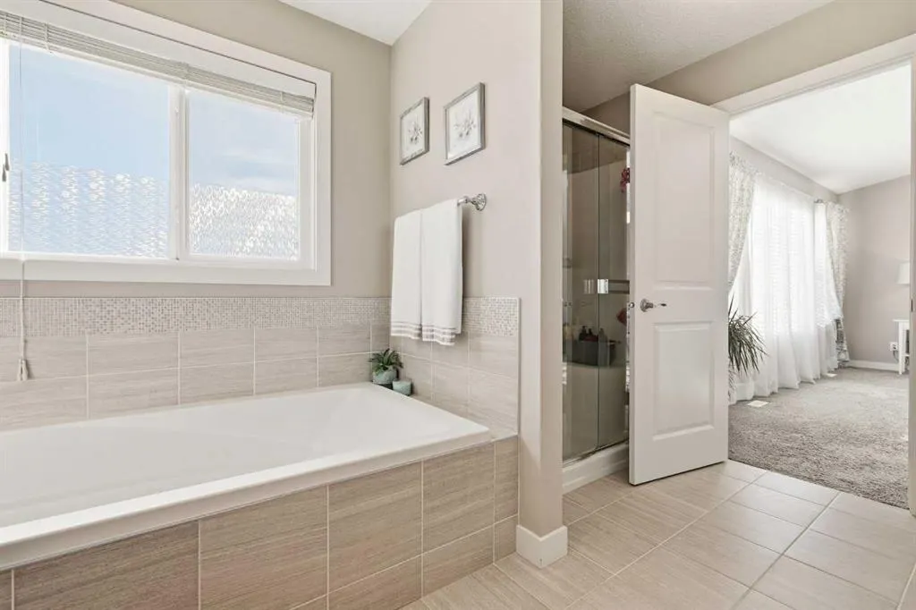 19 Mount Rae Heights