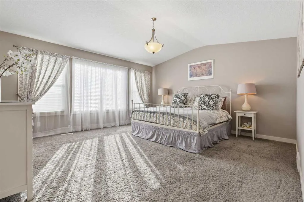 19 Mount Rae Heights