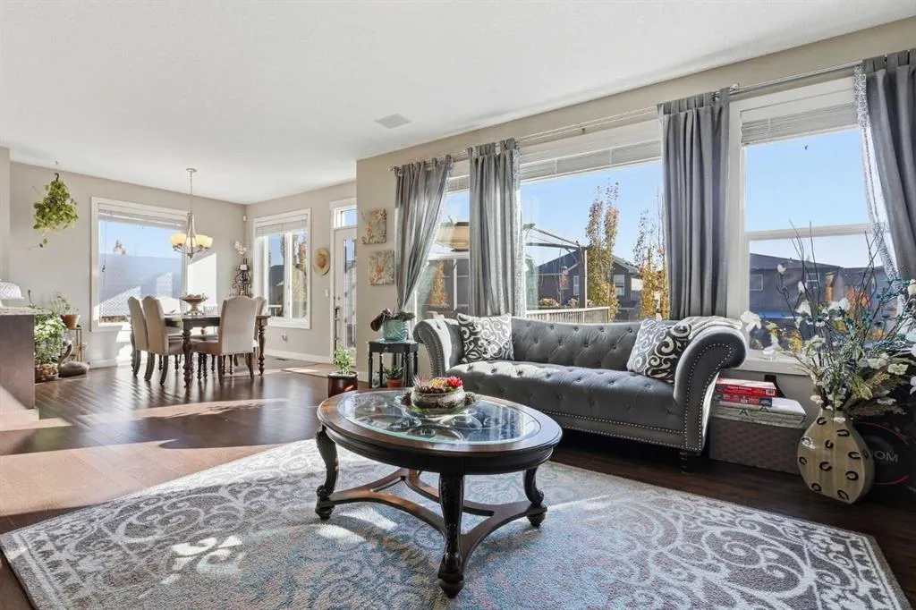 19 Mount Rae Heights