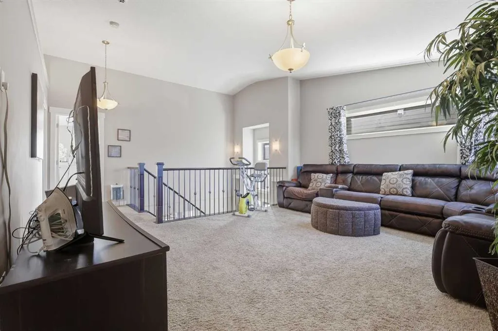19 Mount Rae Heights
