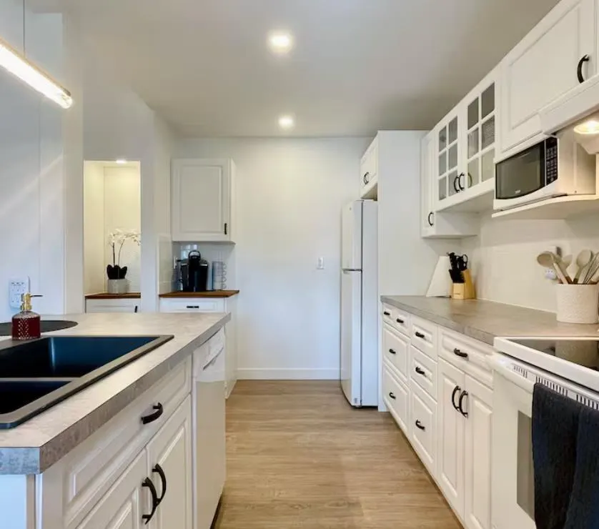 830 Columbia Boulevard W