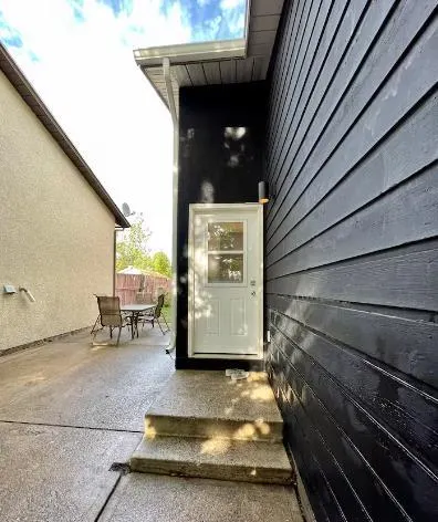 830 Columbia Boulevard W
