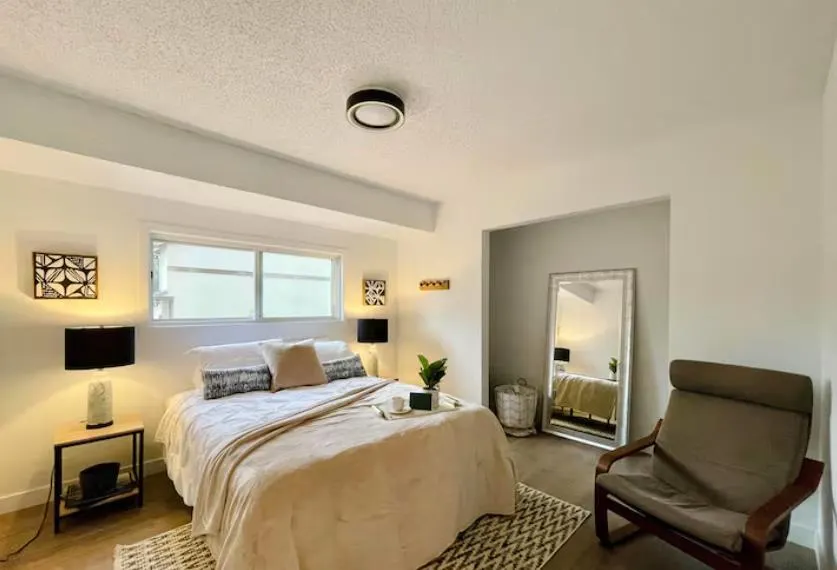 830 Columbia Boulevard W