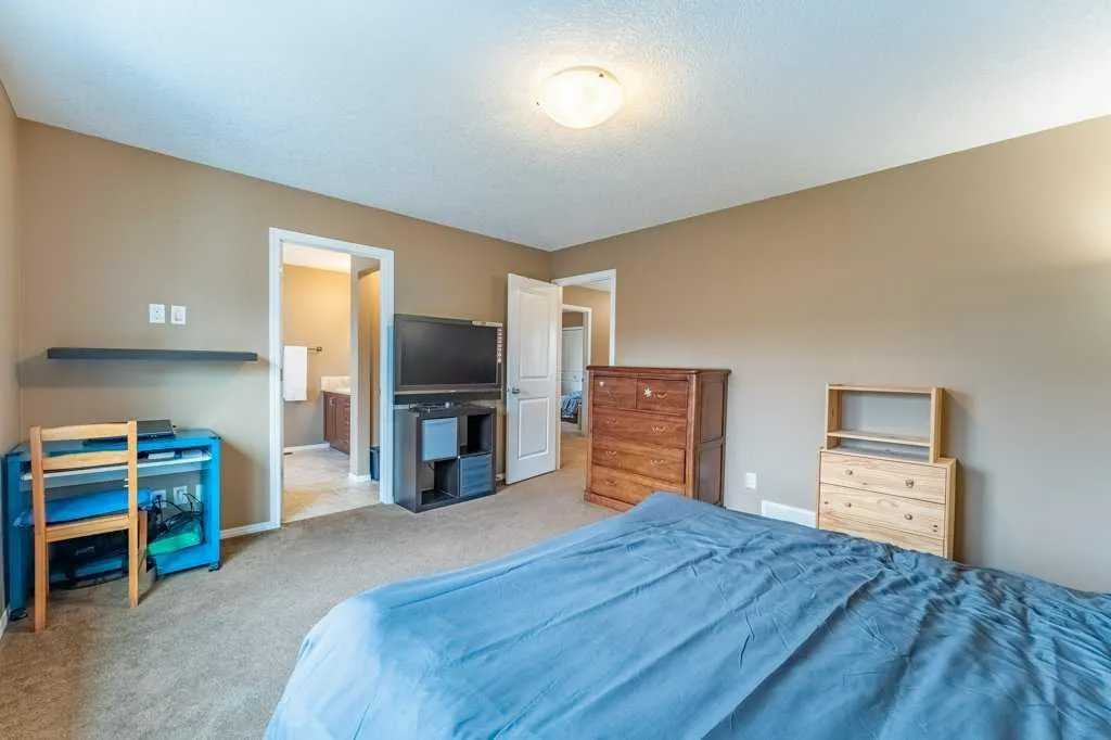 19 Silverado Skies Bay SW