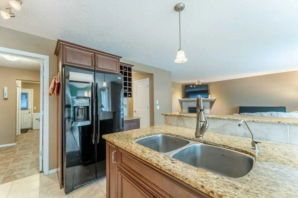 19 Silverado Skies Bay SW